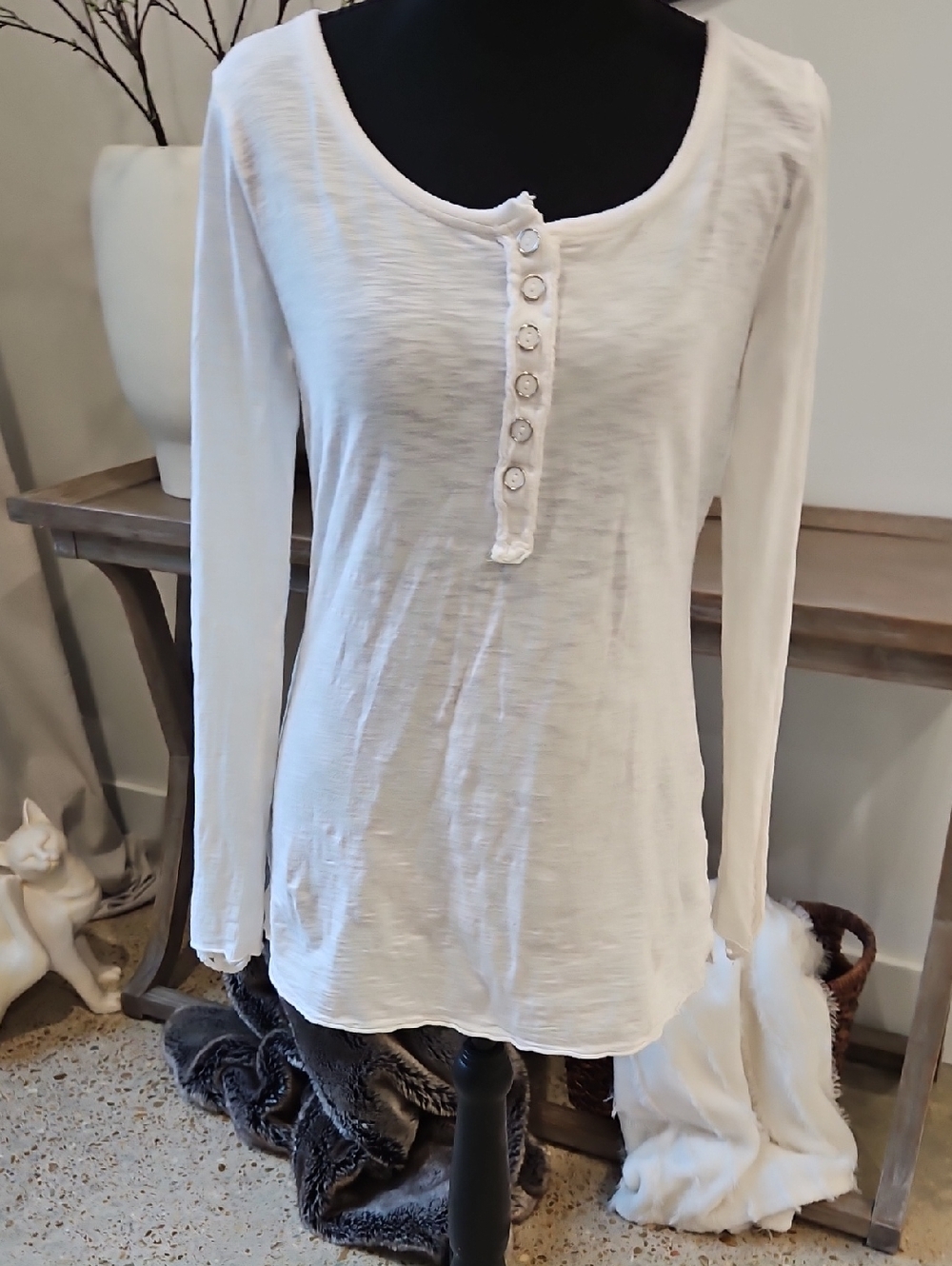 VENUS White Long-Sleeve Henley Top with Button Placket. Size S